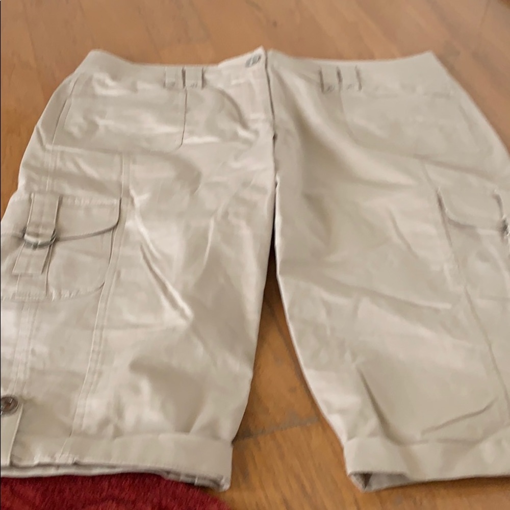 White House Black Market Khaki clam diggers